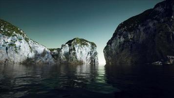 8k îles de norvège avec rochers et falaises video