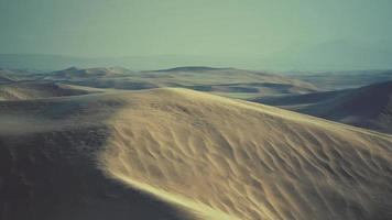 vista de belas dunas de areia no parque nacional de dunas de areia video
