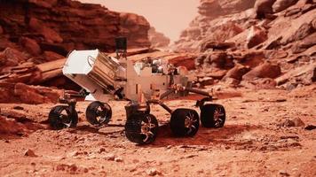 mars rover persévérance explorant la planète rouge. éléments fournis par la nasa.