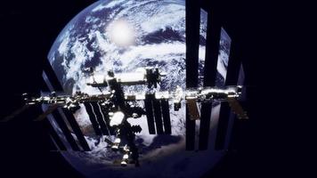 8k internationale Raumstation im Orbit der Erde. von der nasa bereitgestellte elemente video