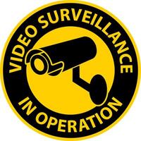 Precaución videovigilancia en funcionamiento firmar fondo blanco. vector