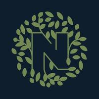 letra n con hoja verde jardín naturaleza ornamento logo vector icono diseño
