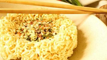 instant noodles with dry seasoning brown bowl, raw noodles. Vegetarian dish. Delicious Asian style dinner. pasta, for the preparation of which it is enough to pour boiling water and wait photo