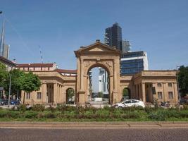 porta nuova en milán foto