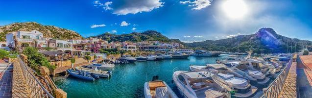 el pintoresco puerto de poltu quatu, costa esmeralda, cerdeña, italia foto