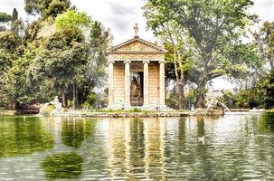 templo de esculapio en villa borghese, roma, italia foto