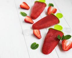 homemade strawberry ice cream photo