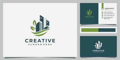 la combinación del logotipo de la hoja con el edificio representa un diseño de logotipo de propiedad inmobiliaria vector