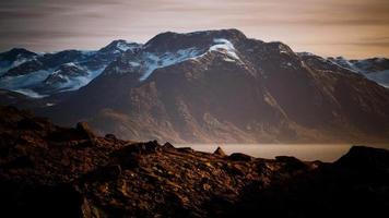 montagnes et fjords au paysage norvégien video