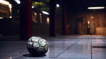 vieux ballon de football dans le métro vide video