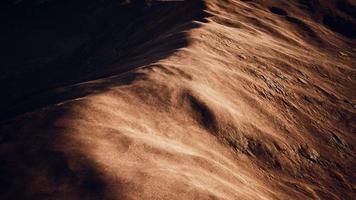 Luftaufnahme der roten Wüste mit Sanddüne video