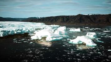 reenland-gletsjer zwaar getroffen door opwarming van de aarde video