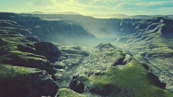 Berglandschaft mit trockenem Gras in Afghanistan video