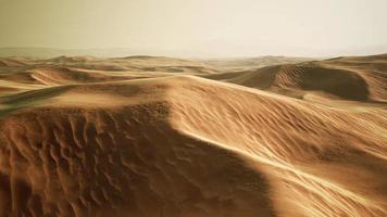 grande dune de sable dans le paysage du désert du sahara video