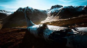 plane crashed on a mountain video