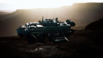viejo vehículo militar en las montañas de Afganistán foto
