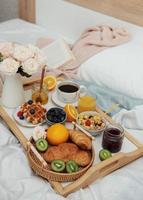 desayuno en la cama foto