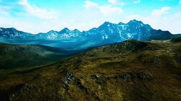 panoramisch uitzicht op idyllisch berglandschap in de alpen video