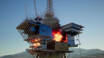 caso de incendio de petróleo y gas en alta mar o caso de emergencia foto