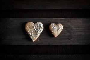 corazones de galleta. amor en pareja. foto
