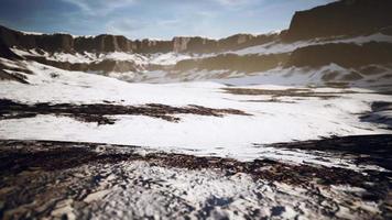 rocce e colline sotto la neve video