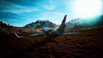 avión se estrelló en una montaña foto