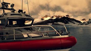 bateau resque en mer froide du nord video