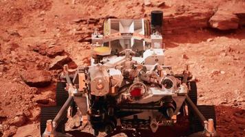 mars rover perseverancia explorando el planeta rojo. elementos proporcionados por la nasa. video