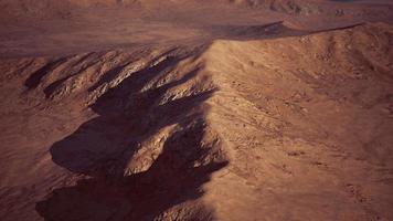 Vista aérea ficticia del suelo marciano del desierto marciano