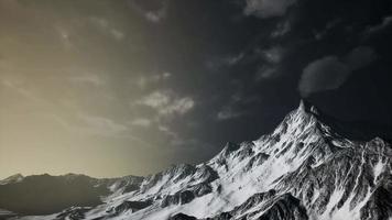 Gewitterwolke über Dolomiten video