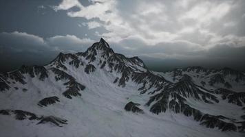 hohe Gipfel und Wolken video