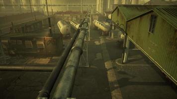raffinageolie voor industriële objecten en andere giftige materialen; video