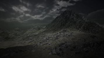 vista desde la montaña en una tormenta video