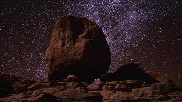 vía láctea sobre el parque nacional bryce canyon de utah foto