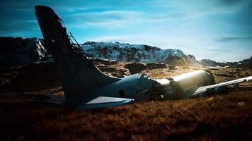 avion s'est écrasé sur une montagne