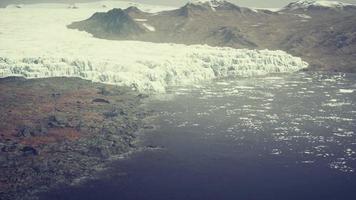 sommerbewölkter blick auf den großen gletscher video