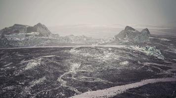 hielo de nieve y rocas en el paisaje del norte video