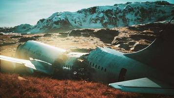 plane crashed on a mountain video