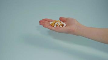 pílulas, comprimidos e cápsulas video