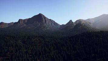 8k paesaggio di montagna nelle montagne rocciose del Colorado video