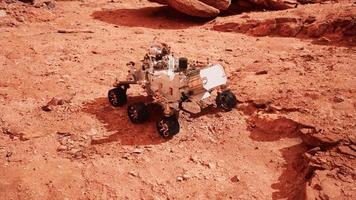 mars rover perseverancia explorando el planeta rojo. elementos proporcionados por la nasa. foto