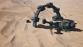 vieja nave espacial alienígena oxidada en el desierto. OVNI foto