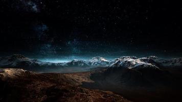 montaña del himalaya con estrella en la noche