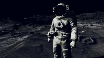 astronauta in missione di atterraggio lunare. elementi di questa immagine forniti dalla nasa video