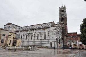 duomo di lucca que significa catedral de lucca en toscana, italia foto