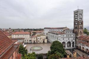 duomo di lucca que significa catedral de lucca en toscana, italia foto