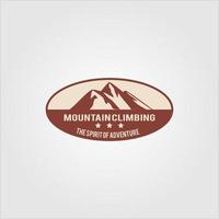 simple aventura de camping con logo en las montañas y la naturaleza. vector