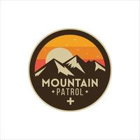 simple aventura de camping con logo en las montañas y la naturaleza. vector