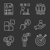 conjunto de iconos de tiza de gestión empresarial. currículum, resolución de tareas, equipo, solución, botón de contratación de personal, objetivo inteligente, entrevista en línea, trabajo en equipo, persona en la mano. Ilustraciones de vector pizarra