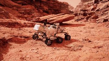 mars rover volharding die de rode planeet verkent. elementen geleverd door nasa. video